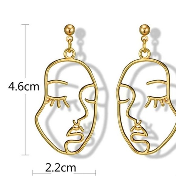 7/$30 Face gold tone Earrings - Picture 2 of 5